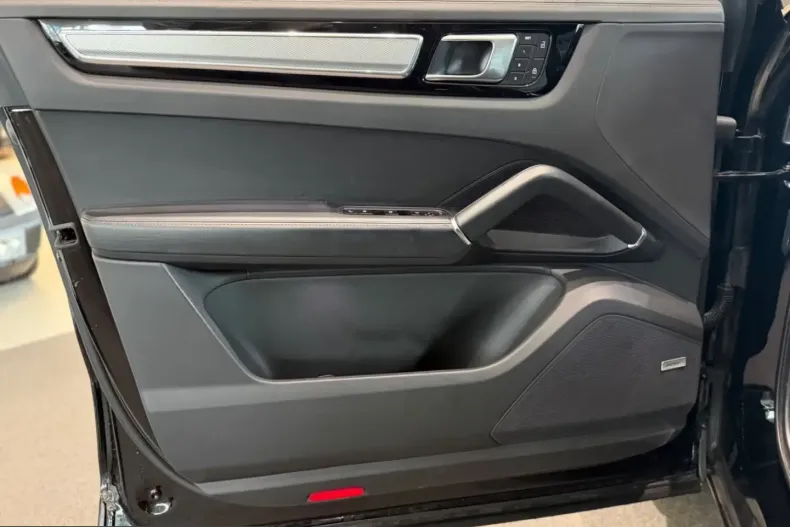 Porsche Cayenne din 2023 cu 56.125 km - oferta POR203764 - foto 17