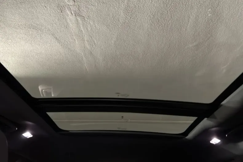 Land Rover Range Rover Velar din 2024 cu 9.097 km - oferta LAN203767 - foto 17