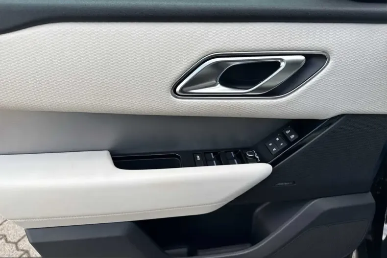 Land Rover Range Rover Velar din 2023 cu 13.762 km - oferta LAN203770 - foto 11