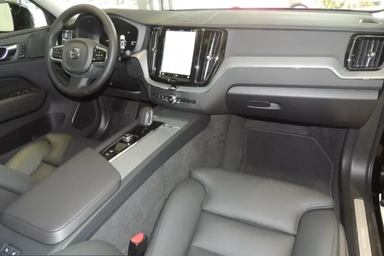 Volvo XC60 din 2024 cu 9.900 km - oferta VOL203815 - foto 2