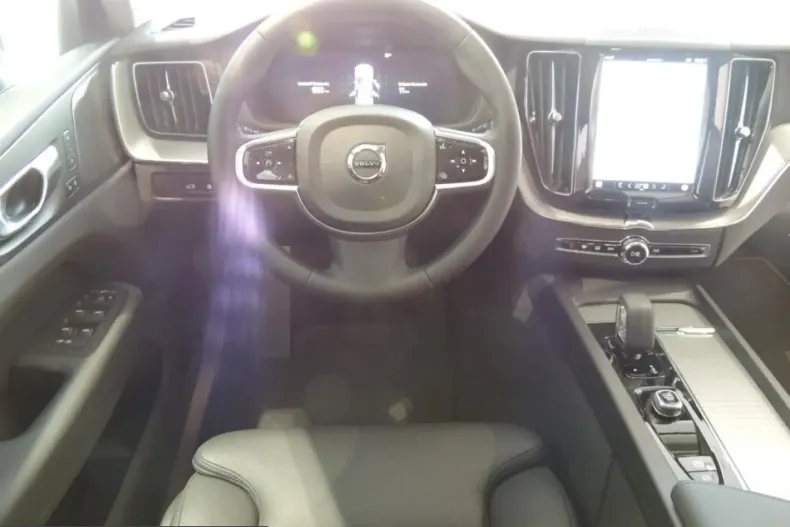 Volvo XC60 din 2024 cu 9.900 km - oferta VOL203815 - foto 3