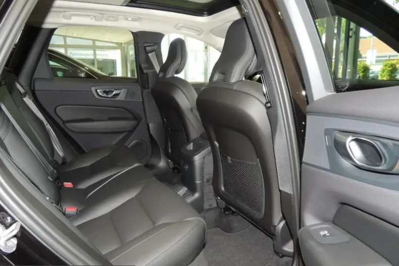 Volvo XC60 din 2024 cu 9.900 km - oferta VOL203815 - foto 4