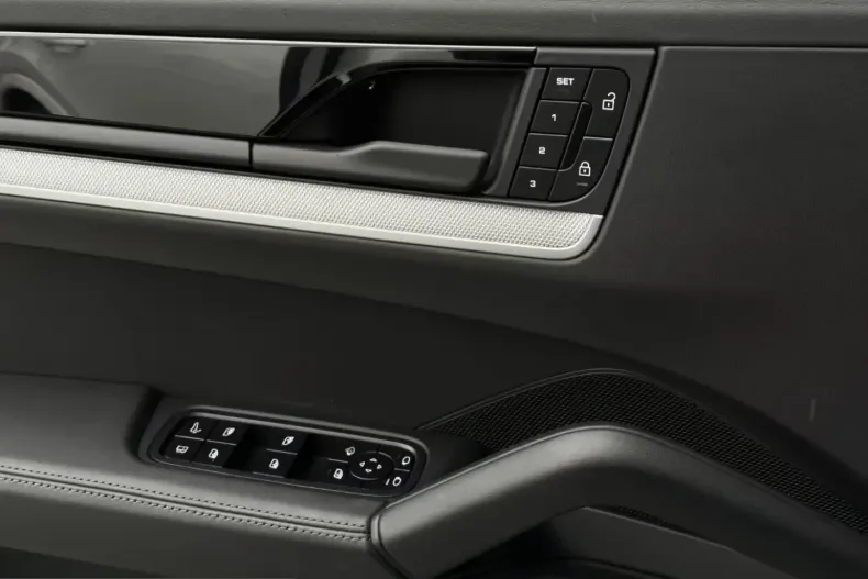 Porsche Cayenne din 2024 cu 26.950 km - oferta POR203833 - foto 19