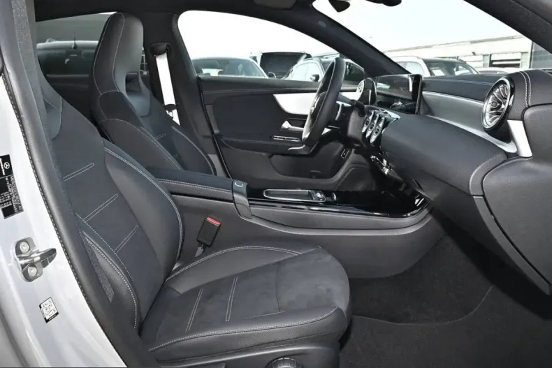 Mercedes-Benz CLA 250 Shooting Brake (Clasa CLA) din 2025 cu 9.900 km - oferta MER203848 - foto 2