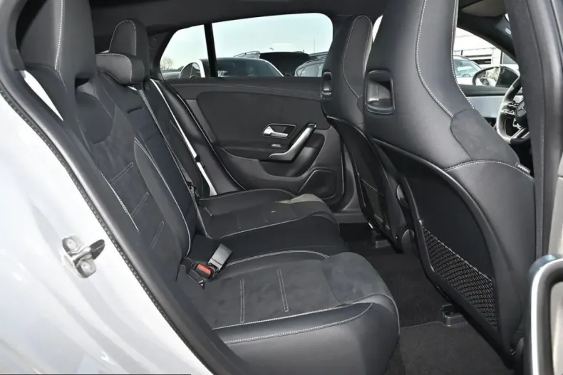 Mercedes-Benz CLA 250 Shooting Brake (Clasa CLA) din 2025 cu 9.900 km - oferta MER203848 - foto 4