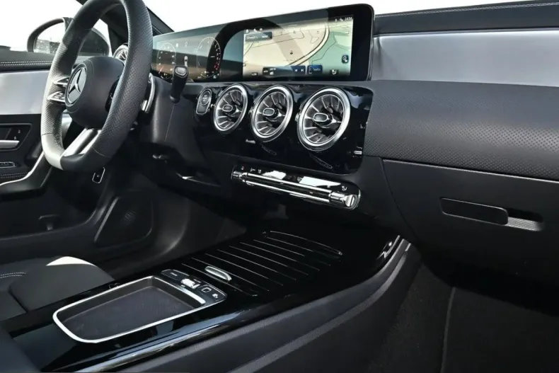 Mercedes-Benz CLA 250 Shooting Brake (Clasa CLA) din 2025 cu 9.900 km - oferta MER203848 - foto 7