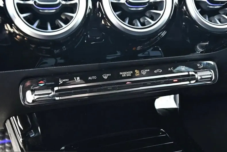 Mercedes-Benz CLA 250 Shooting Brake (Clasa CLA) din 2025 cu 9.900 km - oferta MER203848 - foto 11