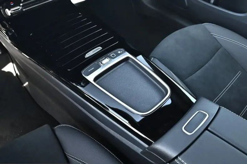 Mercedes-Benz CLA 250 Shooting Brake (Clasa CLA) din 2025 cu 9.900 km - oferta MER203848 - foto 12