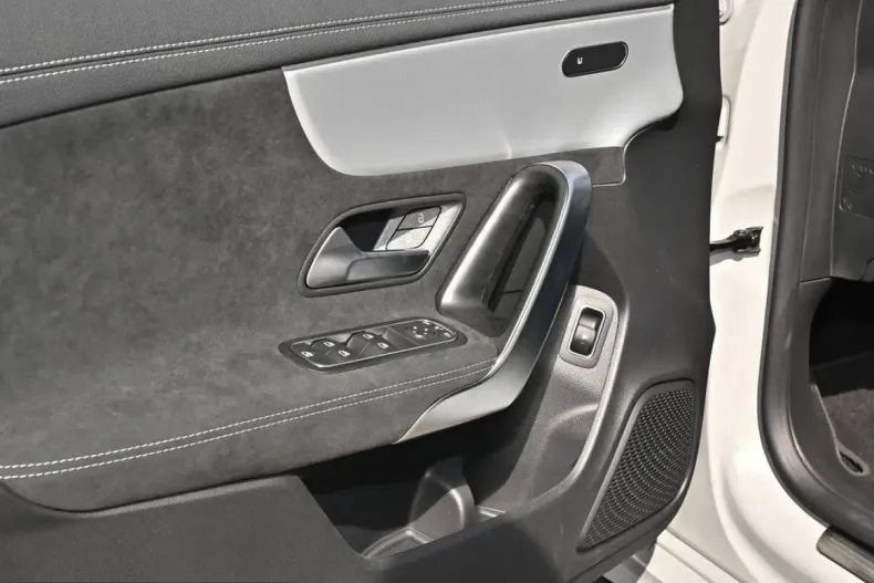 Mercedes-Benz CLA 250 Shooting Brake (Clasa CLA) din 2025 cu 9.900 km - oferta MER203848 - foto 22