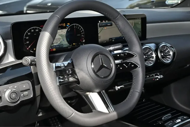 Mercedes-Benz CLA 250 Shooting Brake (Clasa CLA) din 2025 cu 9.900 km - oferta MER203848 - foto 24