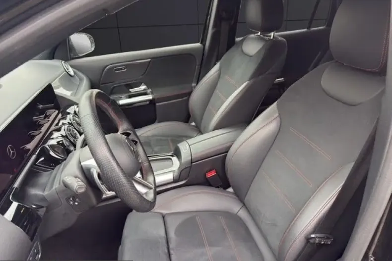 Mercedes-Benz GLA 250 (Clasa GLA) din 2024 cu 33.000 km - oferta MER203851 - foto 9