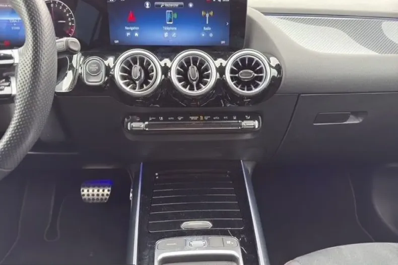 Mercedes-Benz GLA 250 (Clasa GLA) din 2024 cu 33.000 km - oferta MER203851 - foto 15