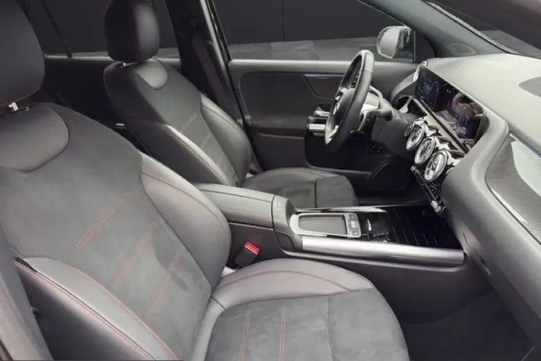 Mercedes-Benz GLA 250 (Clasa GLA) din 2024 cu 33.000 km - oferta MER203851 - foto 18