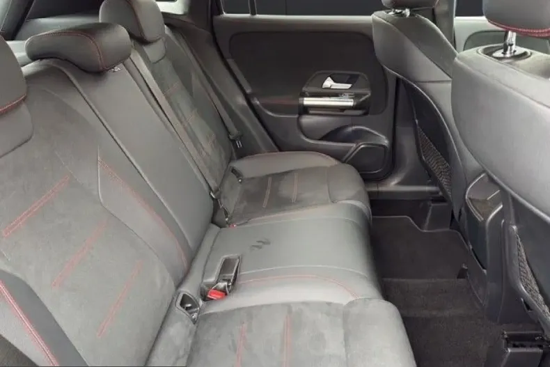 Mercedes-Benz GLA 250 (Clasa GLA) din 2024 cu 33.000 km - oferta MER203851 - foto 19