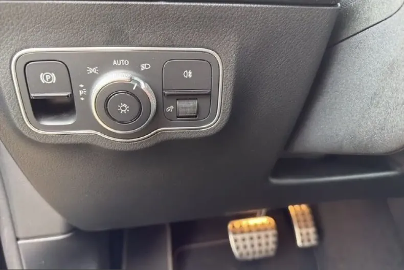 Mercedes-Benz GLA 250 (Clasa GLA) din 2024 cu 33.000 km - oferta MER203851 - foto 23