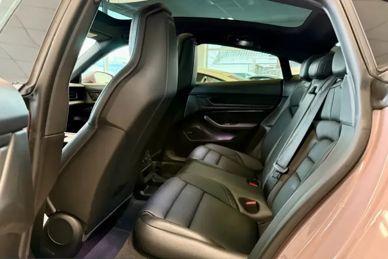 Porsche Taycan din 2023 cu 14.991 km - oferta POR203854 - foto 9