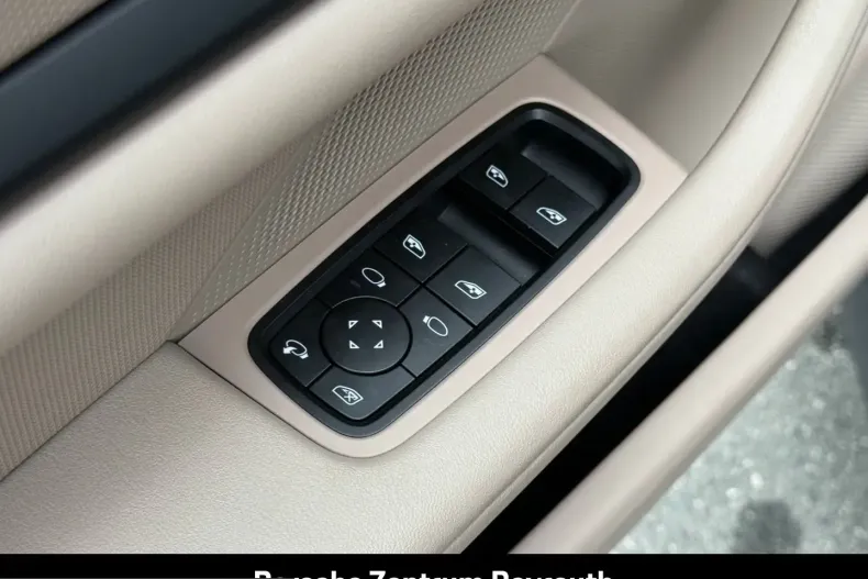 Porsche Taycan din 2023 cu 23.900 km - oferta POR203891 - foto 21