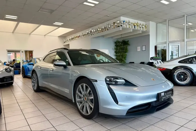 Porsche Taycan din 2023 cu 38.069 km - oferta POR203896 - foto 1