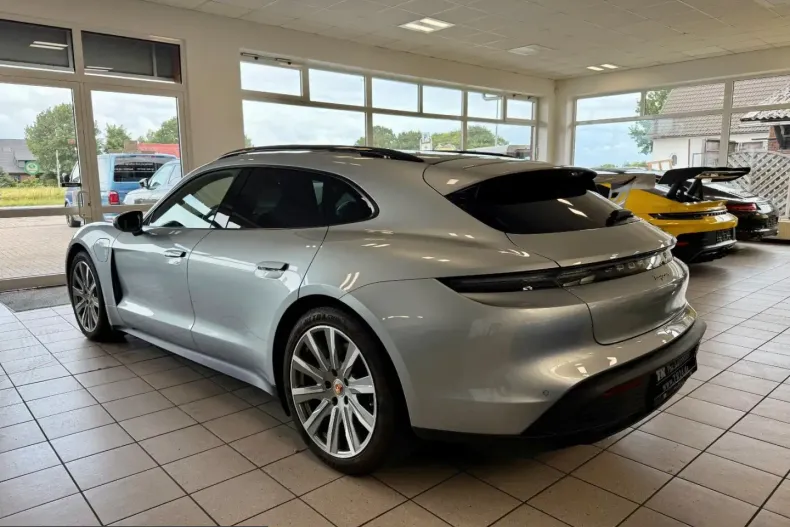 Porsche Taycan din 2023 cu 38.069 km - oferta POR203896 - foto 3
