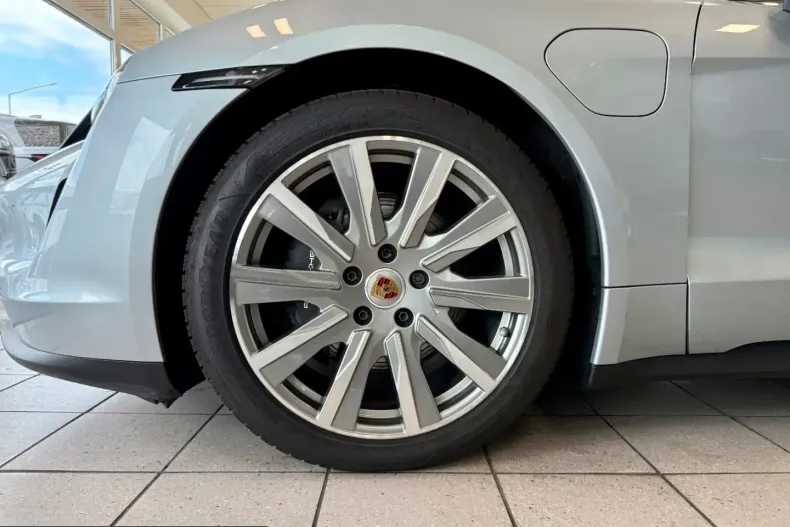 Porsche Taycan din 2023 cu 38.069 km - oferta POR203896 - foto 6