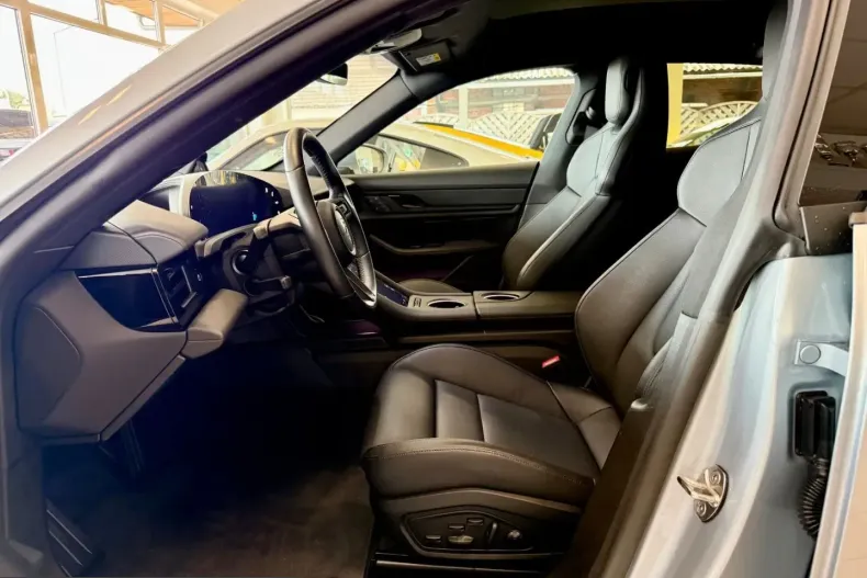 Porsche Taycan din 2023 cu 38.069 km - oferta POR203896 - foto 8