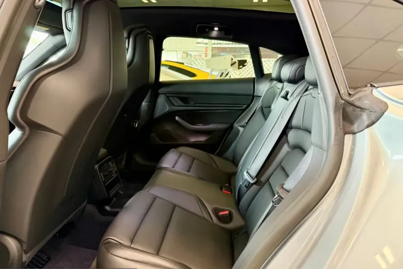 Porsche Taycan din 2023 cu 38.069 km - oferta POR203896 - foto 9