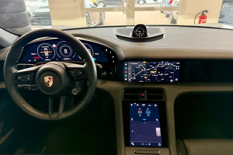 Porsche Taycan din 2023 cu 38.069 km - oferta POR203896 - foto 14