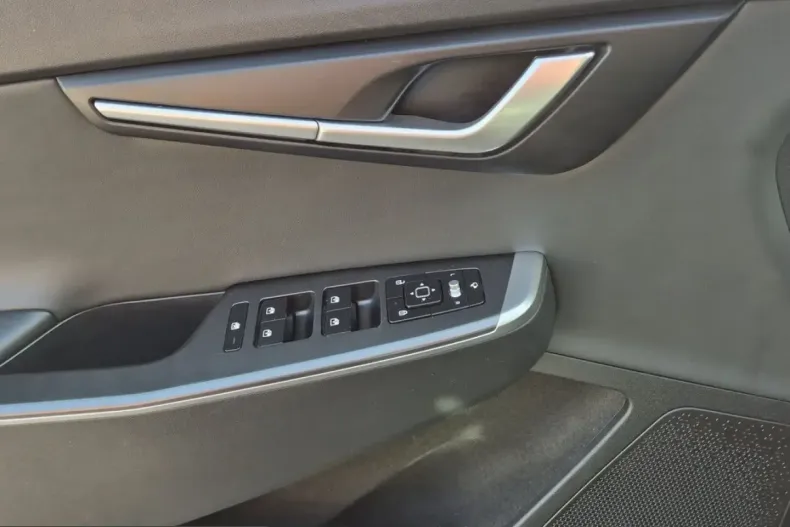 Kia EV6 din 2023 cu 49.791 km - oferta KIA203898 - foto 7