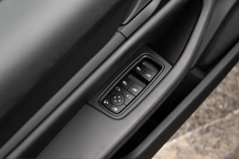 Porsche Taycan din 2023 cu 22.500 km - oferta POR203904 - foto 28