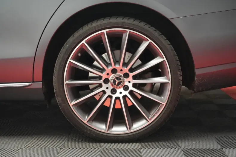 Mercedes-Benz E 300 (Clasa E) din 2021 cu 102.500 km - oferta MER203984 - foto 6