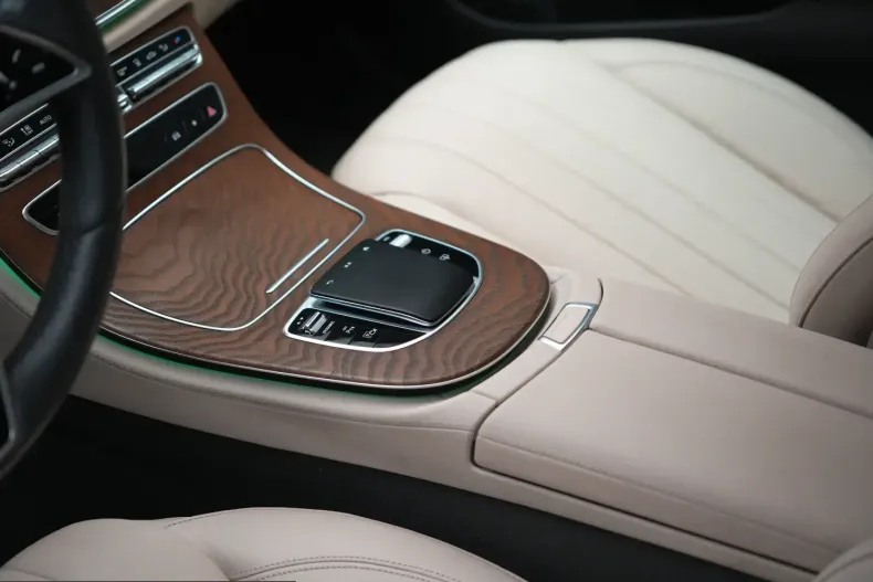 Mercedes-Benz E 300 (Clasa E) din 2021 cu 102.500 km - oferta MER203984 - foto 13