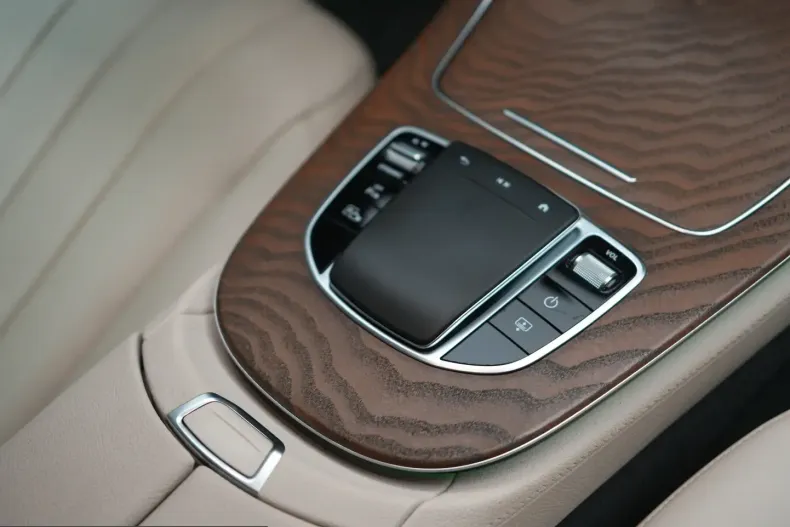 Mercedes-Benz E 300 (Clasa E) din 2021 cu 102.500 km - oferta MER203984 - foto 23