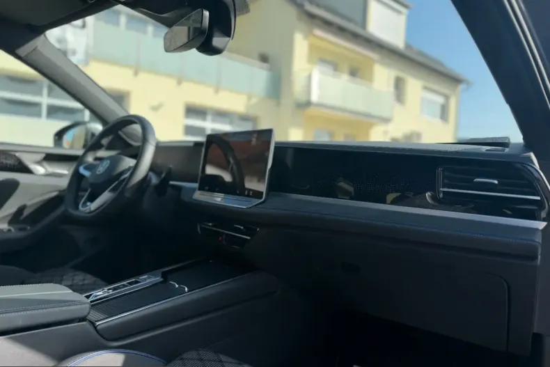 Volkswagen Passat din 2025 cu 49.900 km - oferta VOL203994 - foto 16