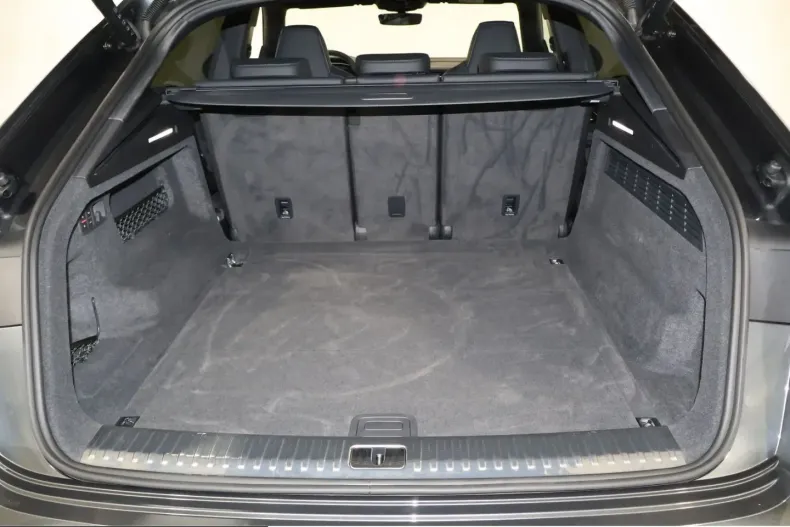 Audi Q8 din 2025 cu 9.754 km - oferta AUD204014 - foto 5