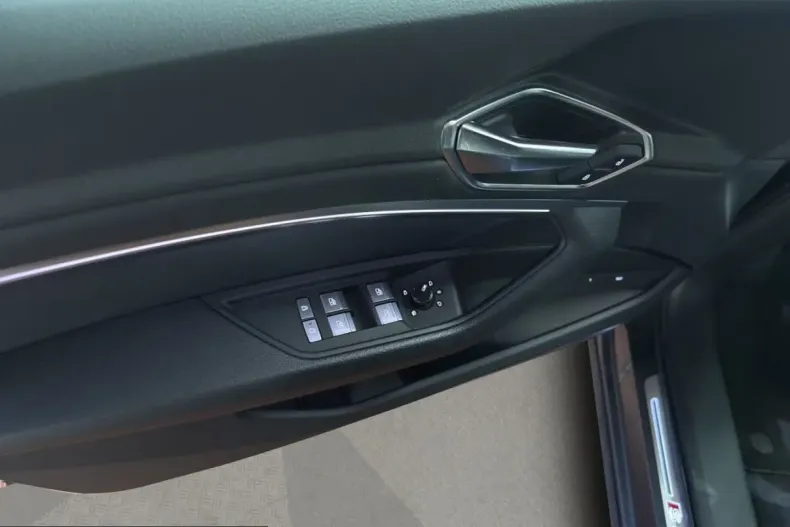 Audi Q8 din 2023 cu 36.200 km - oferta AUD204042 - foto 10