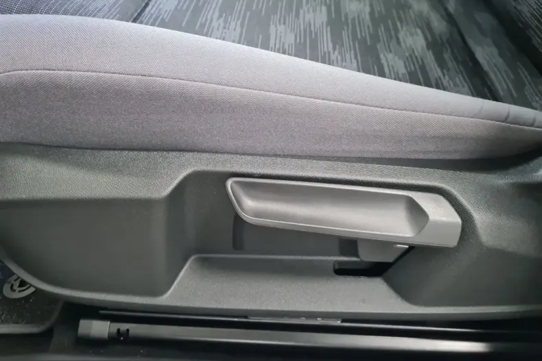 Volkswagen ID.4 din 2025 cu 15.000 km - oferta VOL204044 - foto 7