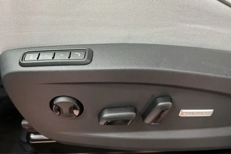 Volkswagen ID. Buzz din 2025 cu 17.000 km - oferta VOL204045 - foto 12