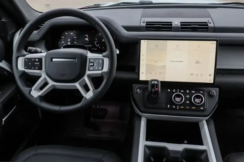 Land Rover Defender din 2026 cu 3.000 km - oferta LAN204125 - foto 7