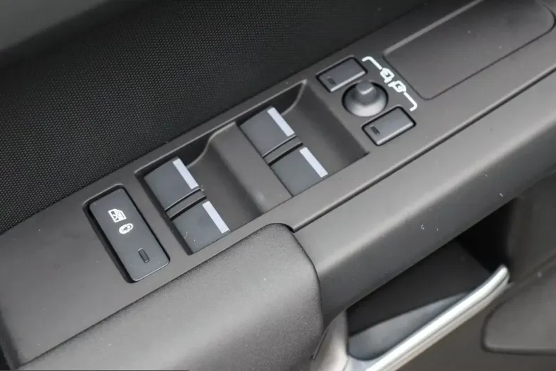 Land Rover Defender din 2026 cu 3.000 km - oferta LAN204125 - foto 8