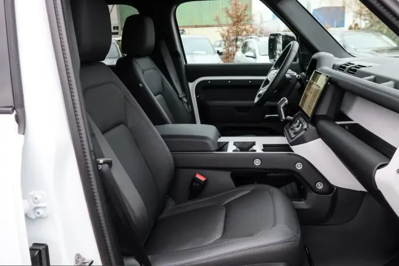 Land Rover Defender din 2026 cu 3.000 km - oferta LAN204125 - foto 9