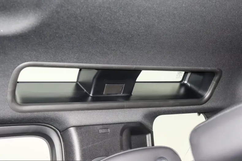 Land Rover Defender din 2026 cu 3.000 km - oferta LAN204125 - foto 11