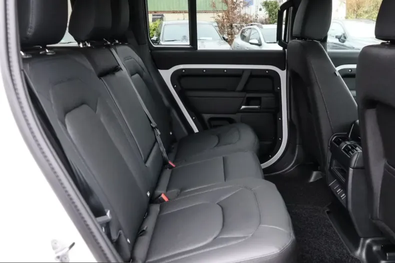 Land Rover Defender din 2026 cu 3.000 km - oferta LAN204125 - foto 13