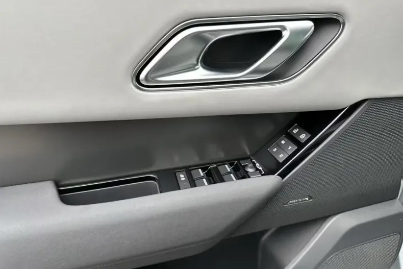 Land Rover Range Rover Velar din 2024 cu 3.800 km - oferta LAN204137 - foto 13