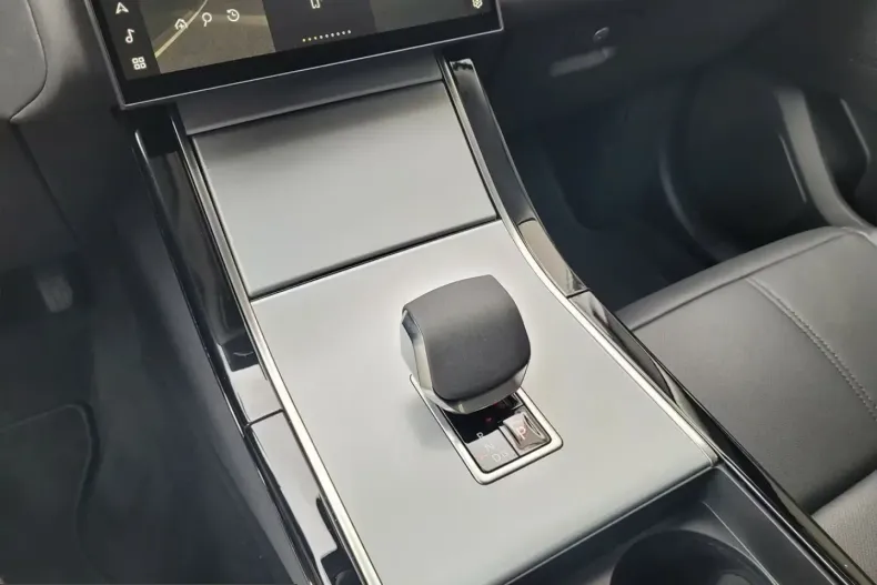 Land Rover Range Rover Velar din 2024 cu 4.385 km - oferta LAN204138 - foto 10