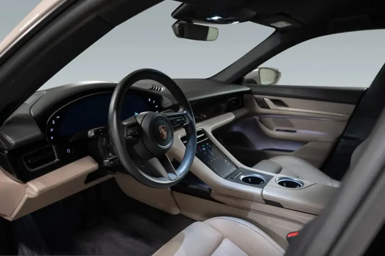 Porsche Taycan din 2023 cu 63.300 km - oferta POR204142 - foto 4