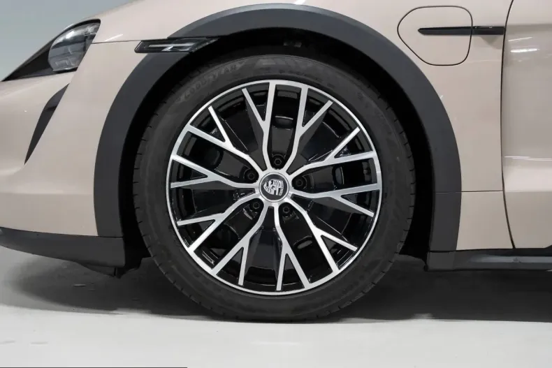 Porsche Taycan din 2023 cu 63.300 km - oferta POR204142 - foto 6