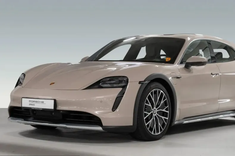 Porsche Taycan din 2023 cu 63.300 km - oferta POR204142 - foto 9