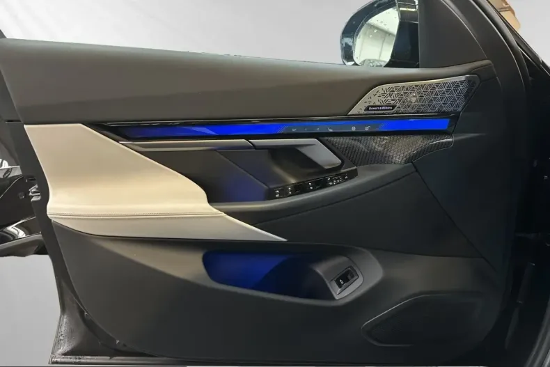 BMW M5 (Seria 5) din 2025 cu 12.900 km - oferta BMW204151 - foto 19