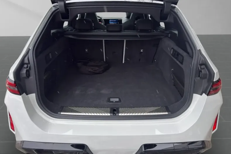 BMW M5 (Seria 5) din 2025 cu 14.980 km - oferta BMW204168 - foto 12