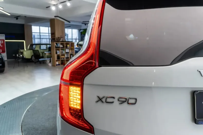Volvo XC90 din 2022 cu 96.638 km - oferta VOL204169 - foto 20